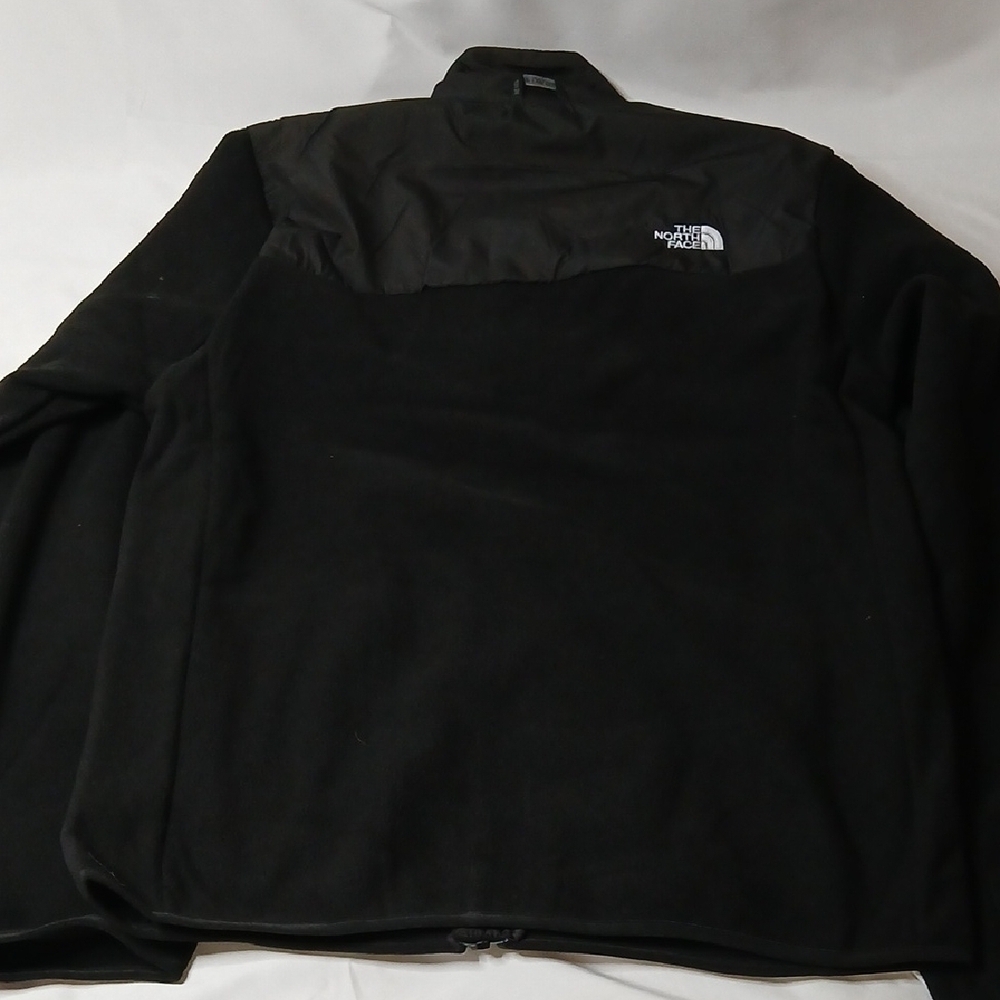 The North Face Men’s Black Lightweight Fleece Jacket - Picture 4 of 4